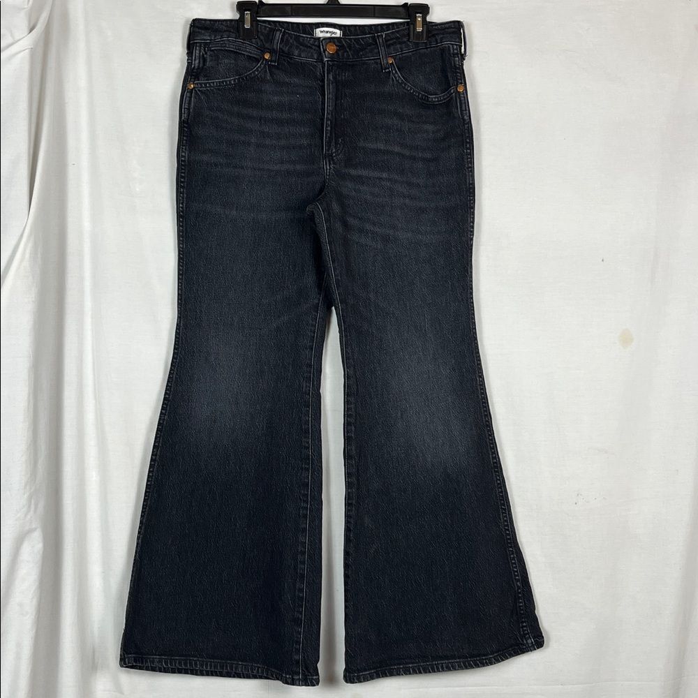 Black Wrangler Wanderer 622 High Rise Flare Jeans